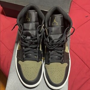 Men Jordan 1 sneakers